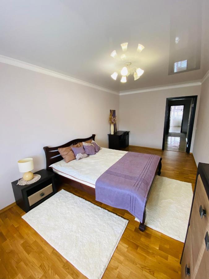 Центр. Поруч Парк Та Став Apartment Ternopil Exterior photo